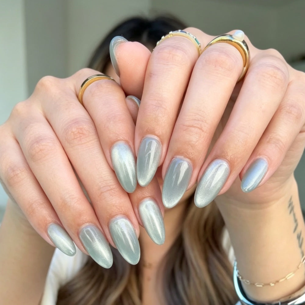 Mandelförmiges Metallic Press-On Nagelset Brehn