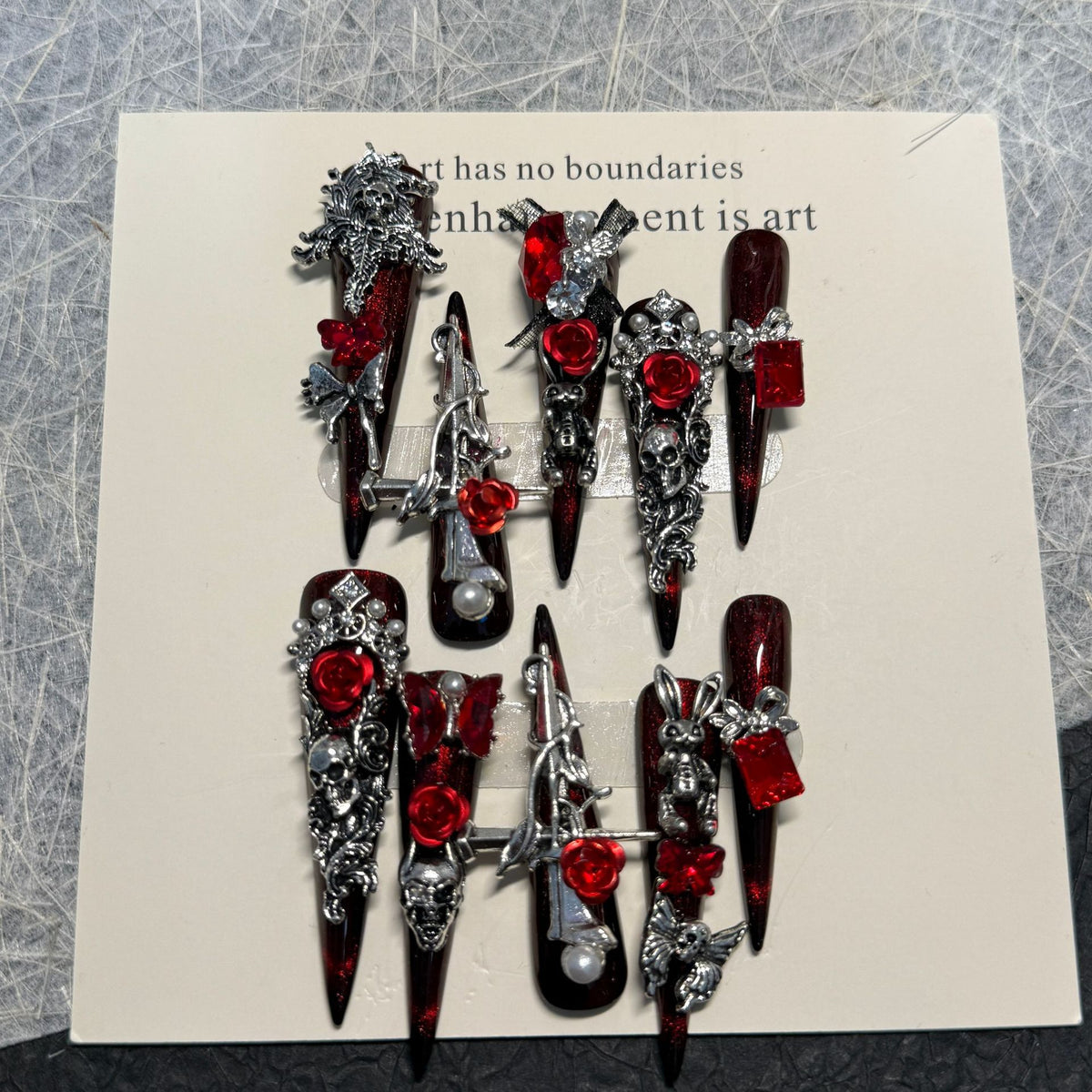 Gothic-inspirierte kunstvolle Press-On-Nagelkunst-Set