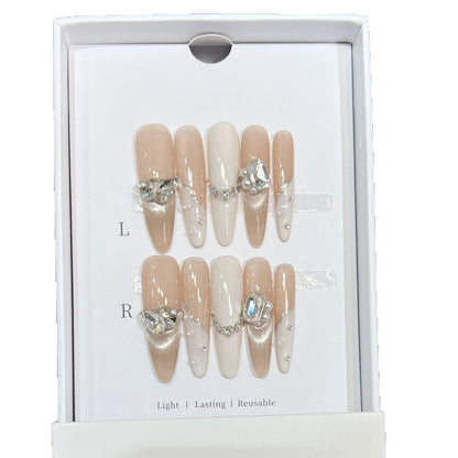 Dekoratives Press-On-Nail-Art-Set mit luxuriösen Edelstein-Accents Brehn