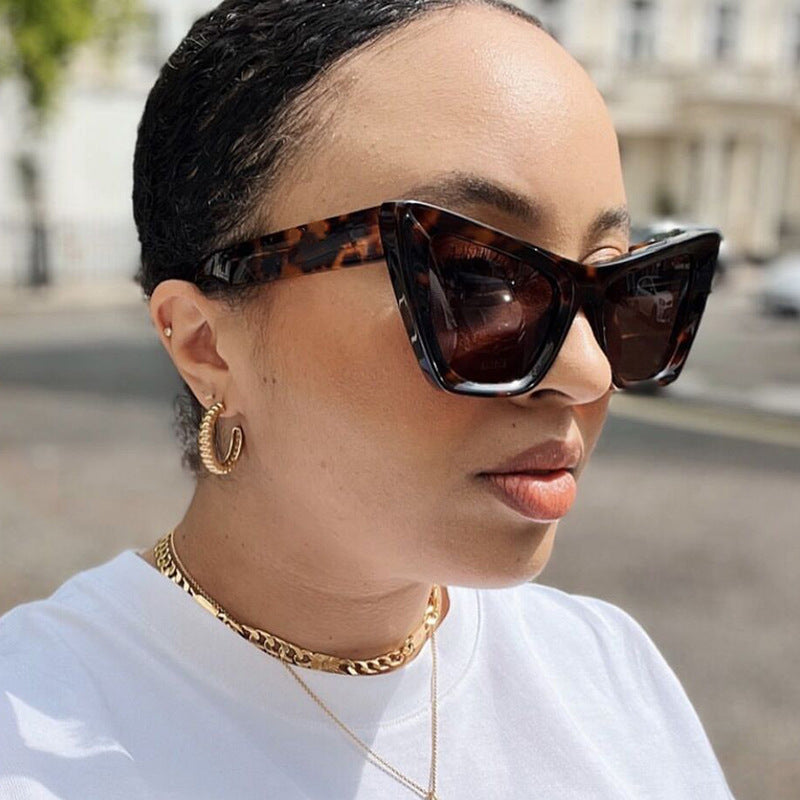 Damen Cat-Eye Sonnenbrille mit einzigartigem Wellenrahmen Brehn