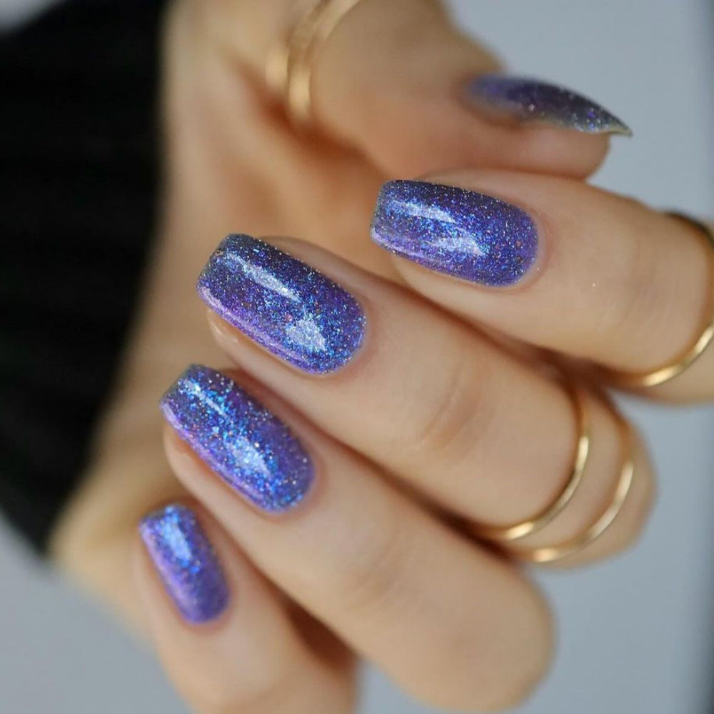 Glitzernde Kunstnägel im elegantem Farbspiel Brehn