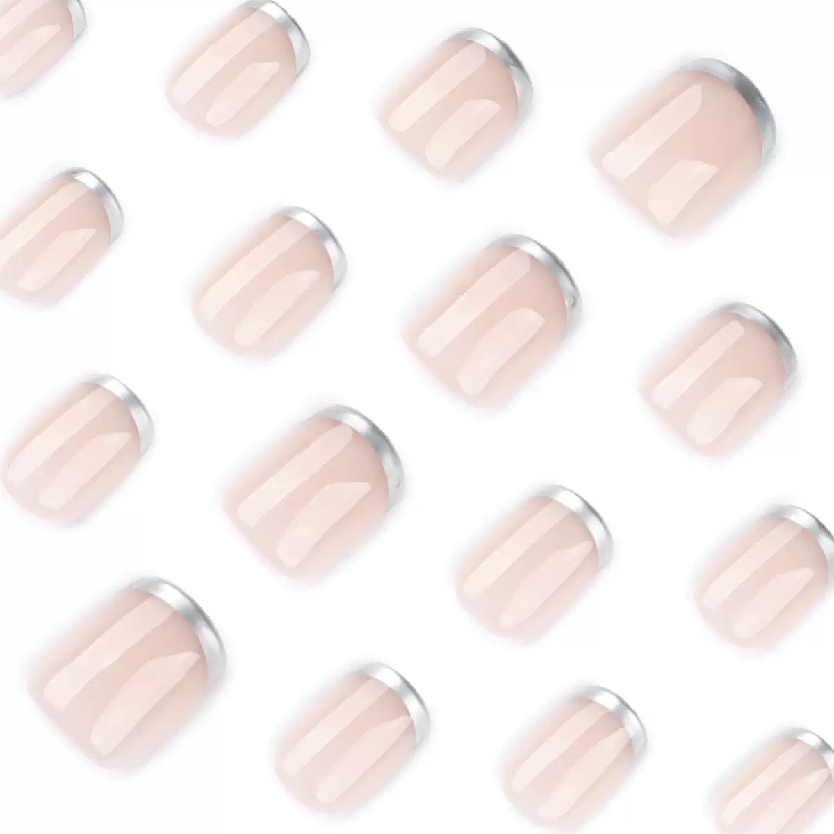 Kunstnagelset mit elegantem French Design und glänzenden Akzenten Brehn
