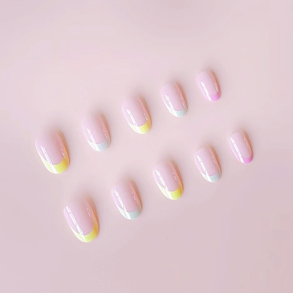 Kunstnagelset mit sanften Farbverlauf und eleganten Spitzen Brehn