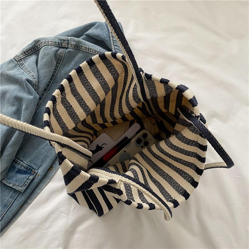 Lässige gestreifte Canvas-Shopper-Tasche