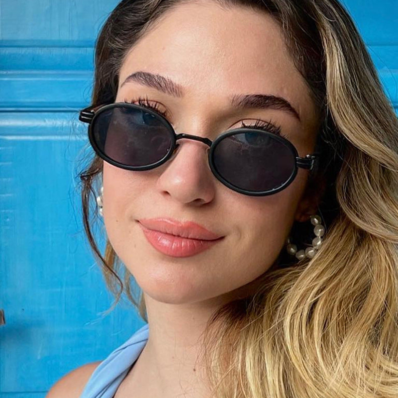 Damen runde Sonnenbrille mit leichten Gläsern und goldenen Akzenten Brehn