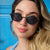 Damen runde Sonnenbrille mit leichten Gläsern und goldenen Akzenten Brehn