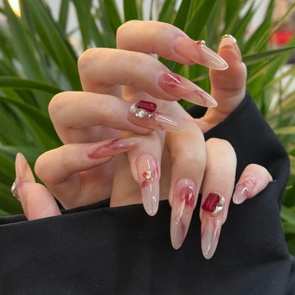 Stylisches Press-On Nagel-Set mit eleganten Glitzerakzenten Brehn