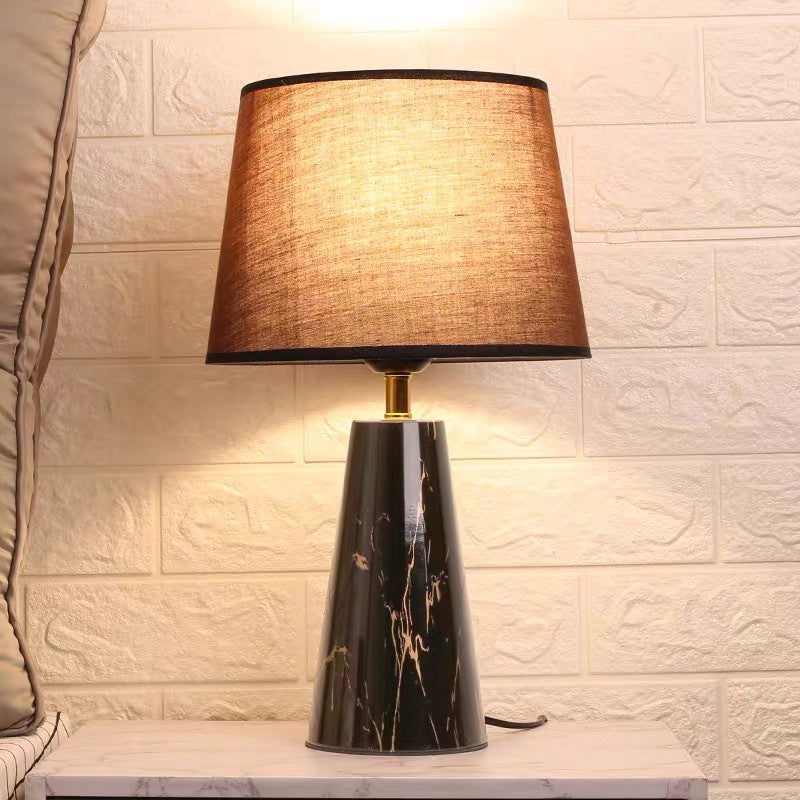 Zeitgenössische Marmorbasis Tischlampe