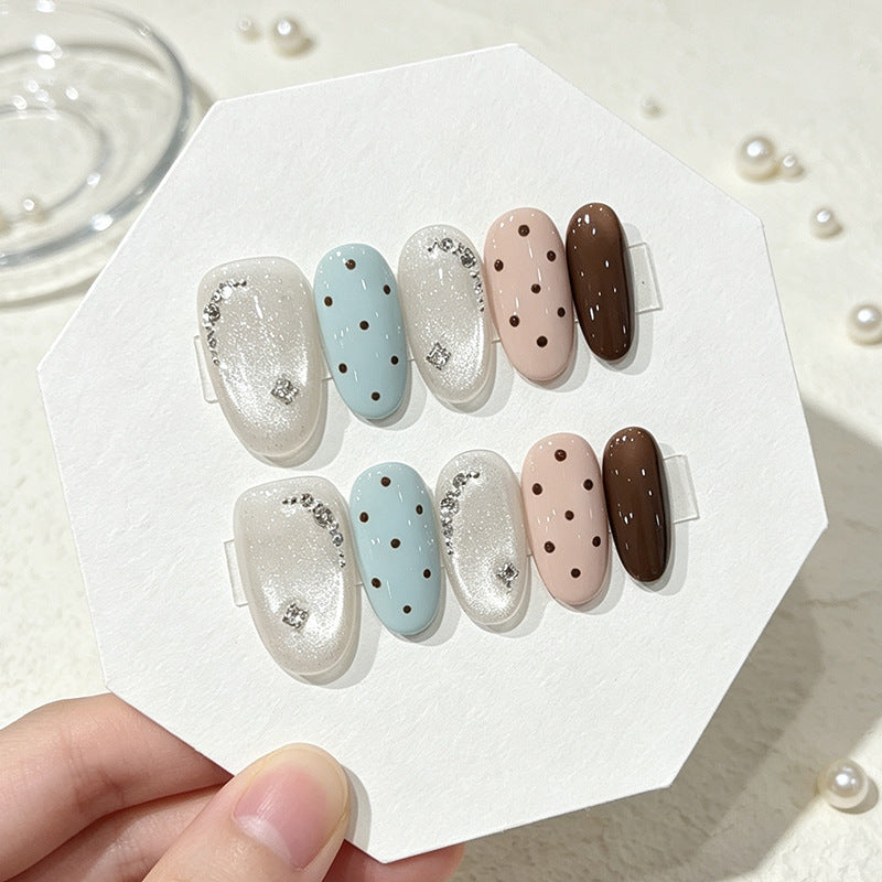 Luxuriöses dekoratives Press-On-Nagelset Brehn