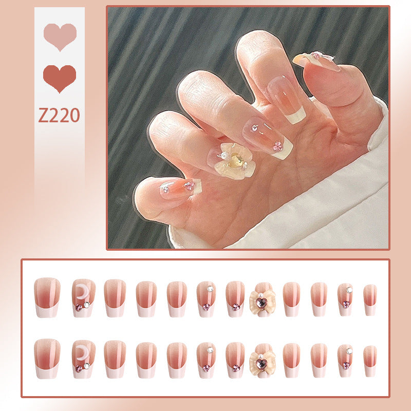 Kunstnagelset mit eleganten Blütenverzierungen und Glitzerakzenten Brehn