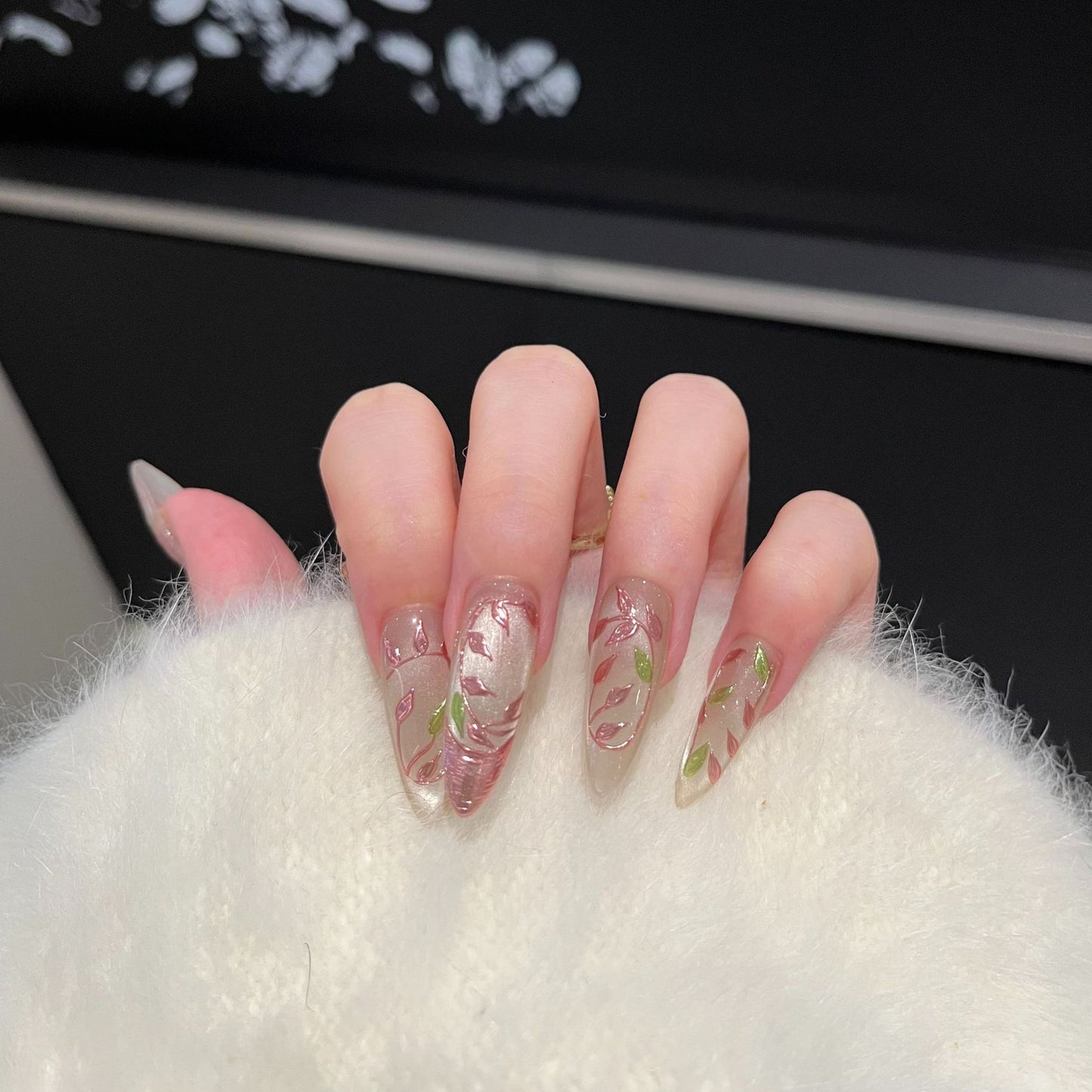 Künstlerische florale Nagelspitzen Brehn