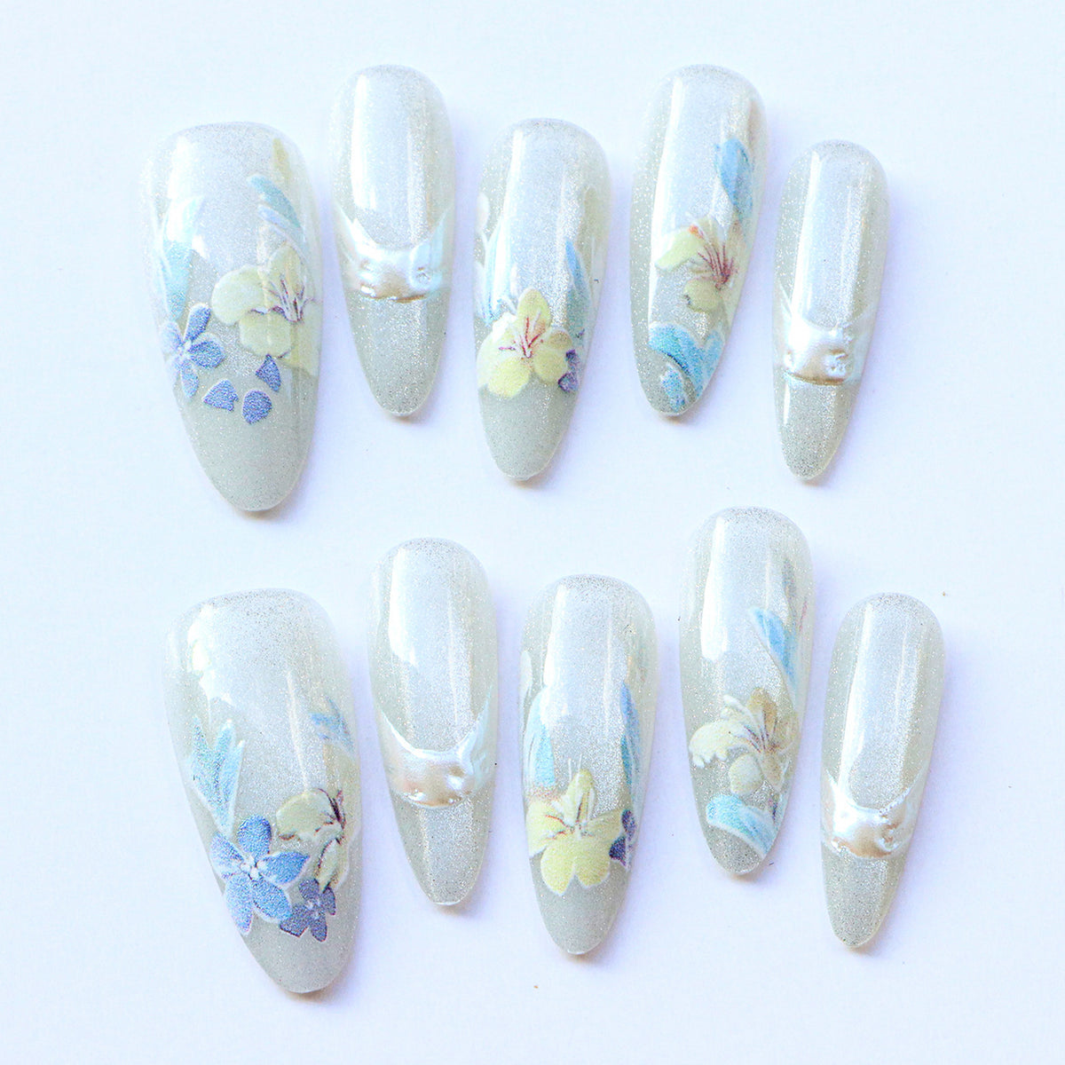 Elegante floral-verzierte Press-On Nägel