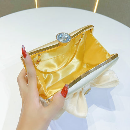 Elegante Satin Abend Clutch