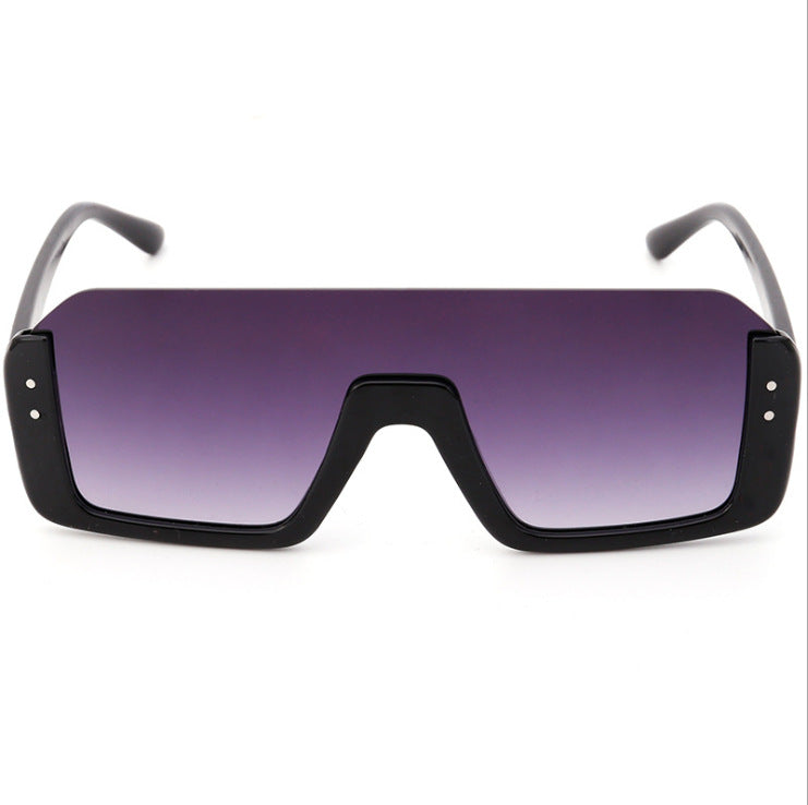 Damen Sportliche Shield-Sonnenbrille mit modernem Design Brehn