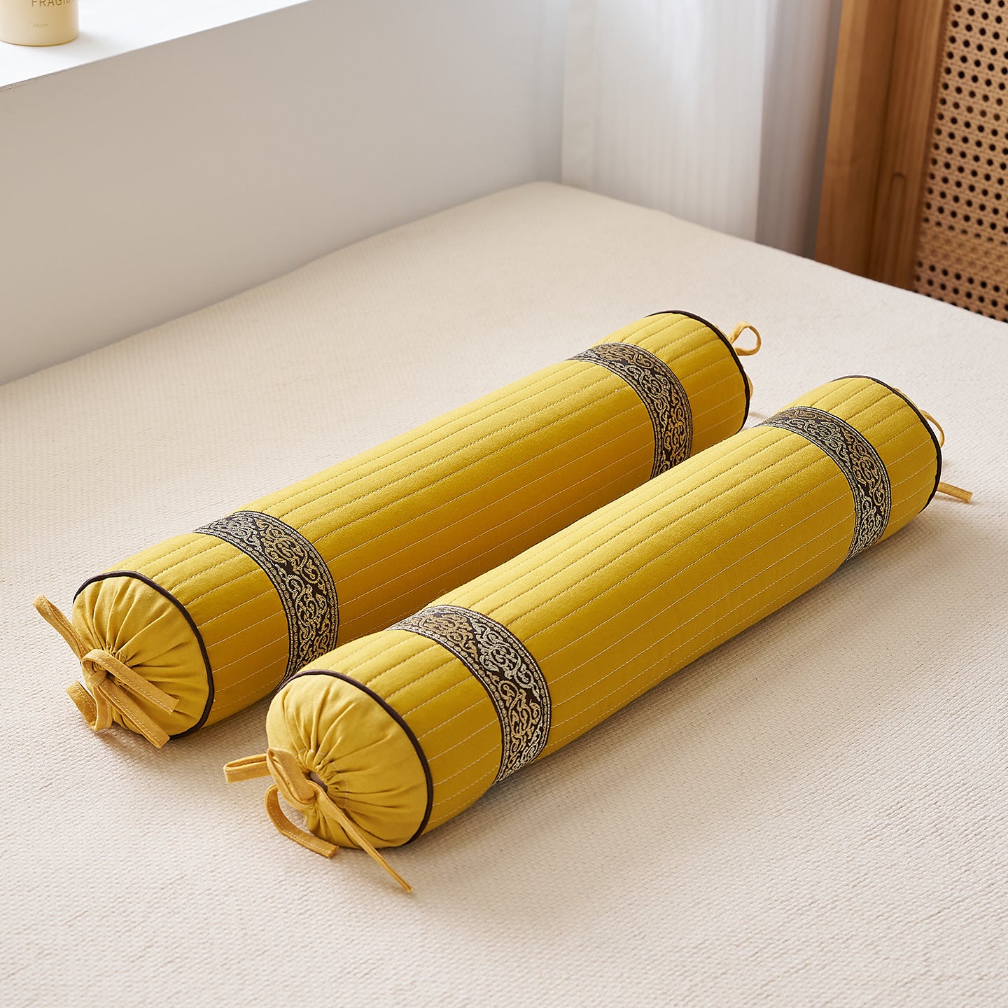 Meditationsrolle mit Dekorativem Design Brehn
