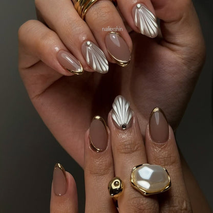 Elegantes Press-On-Nagelset mit metallischen Akzenten Brehn