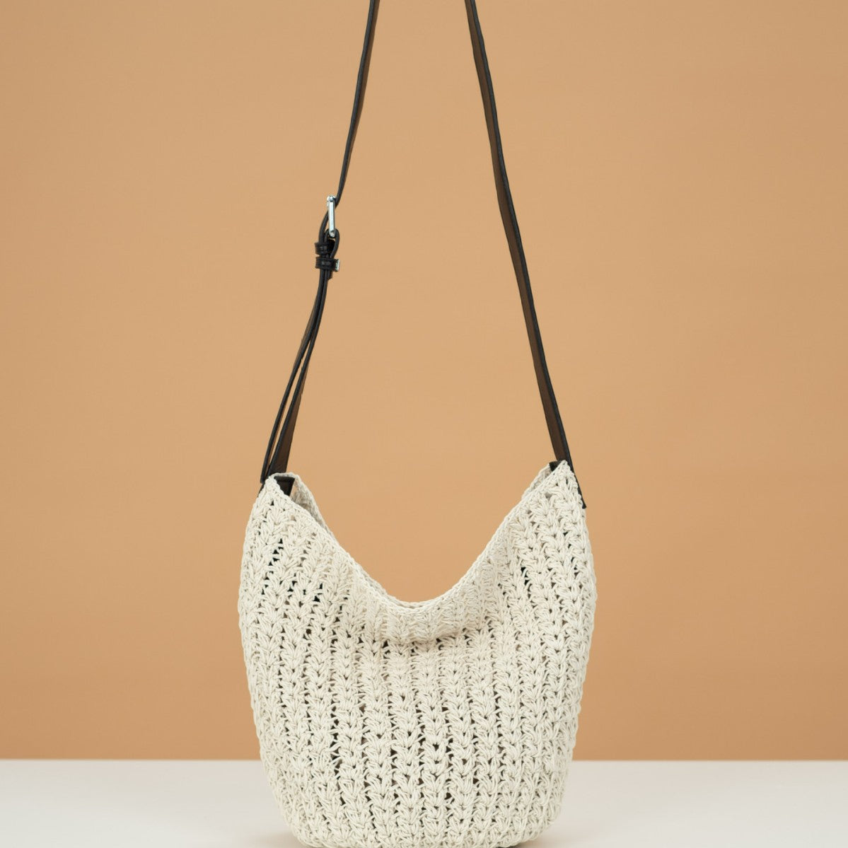 Handtasche Aus Gehäkeltem Material Brehn