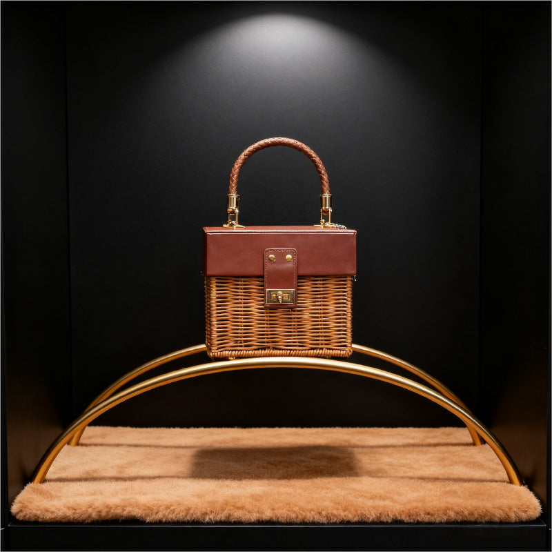Damen Stilvoller Korb mit elegantem Lederdeckel und geflochtenem Design Brehn