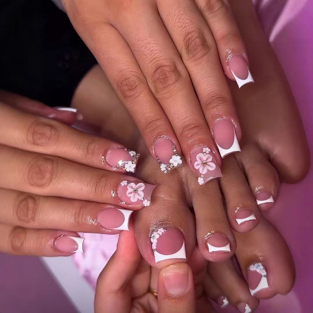 Dekorative florale Press-On-Nagelerweiterungen Brehn