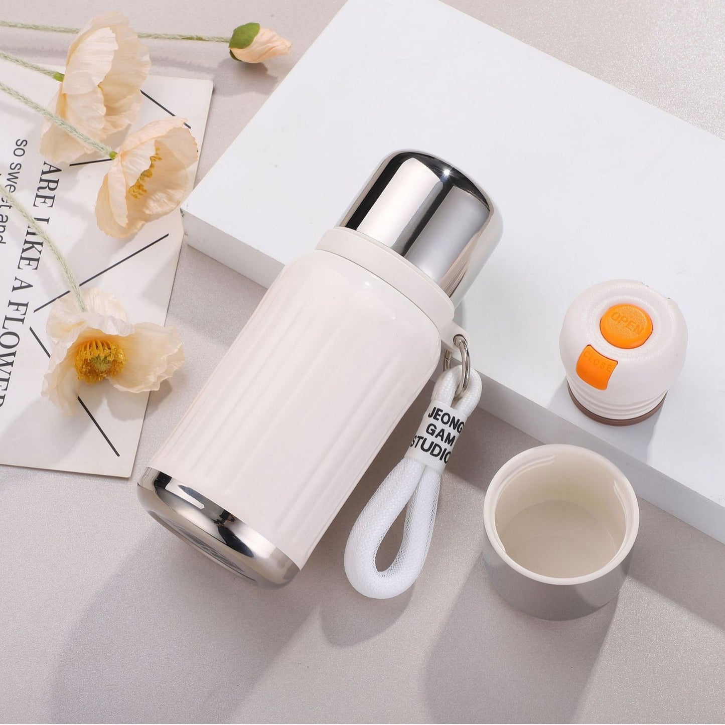 Unisex nan doppelwandige Isolierflasche mit Einhand-Sicherheitsverschluss und abnehmbarem Trinkbecher Brehn