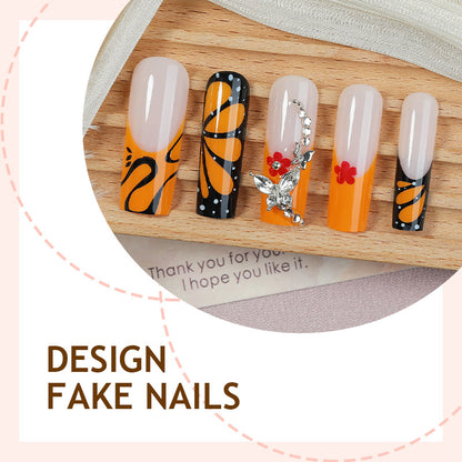 Kreatives Nagelset mit schimmernden Blüten- und geometrischen Designs Brehn