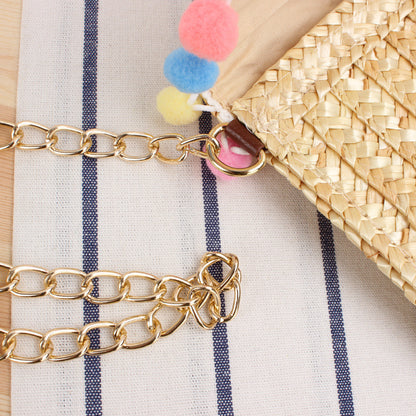Clutch Aus Handgewebtem Naturmaterial mit Dekorativen Pompons Brehn