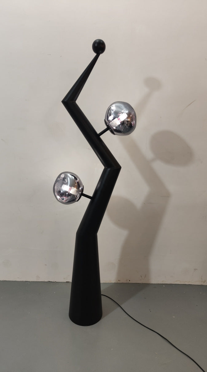 Künstlerische Stehlampe