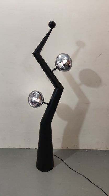 Künstlerische Stehlampe