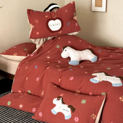 Kuschelige Fleece-Bettwäsche-Garnitur mit Pferde-Applikation und Wendefunktion