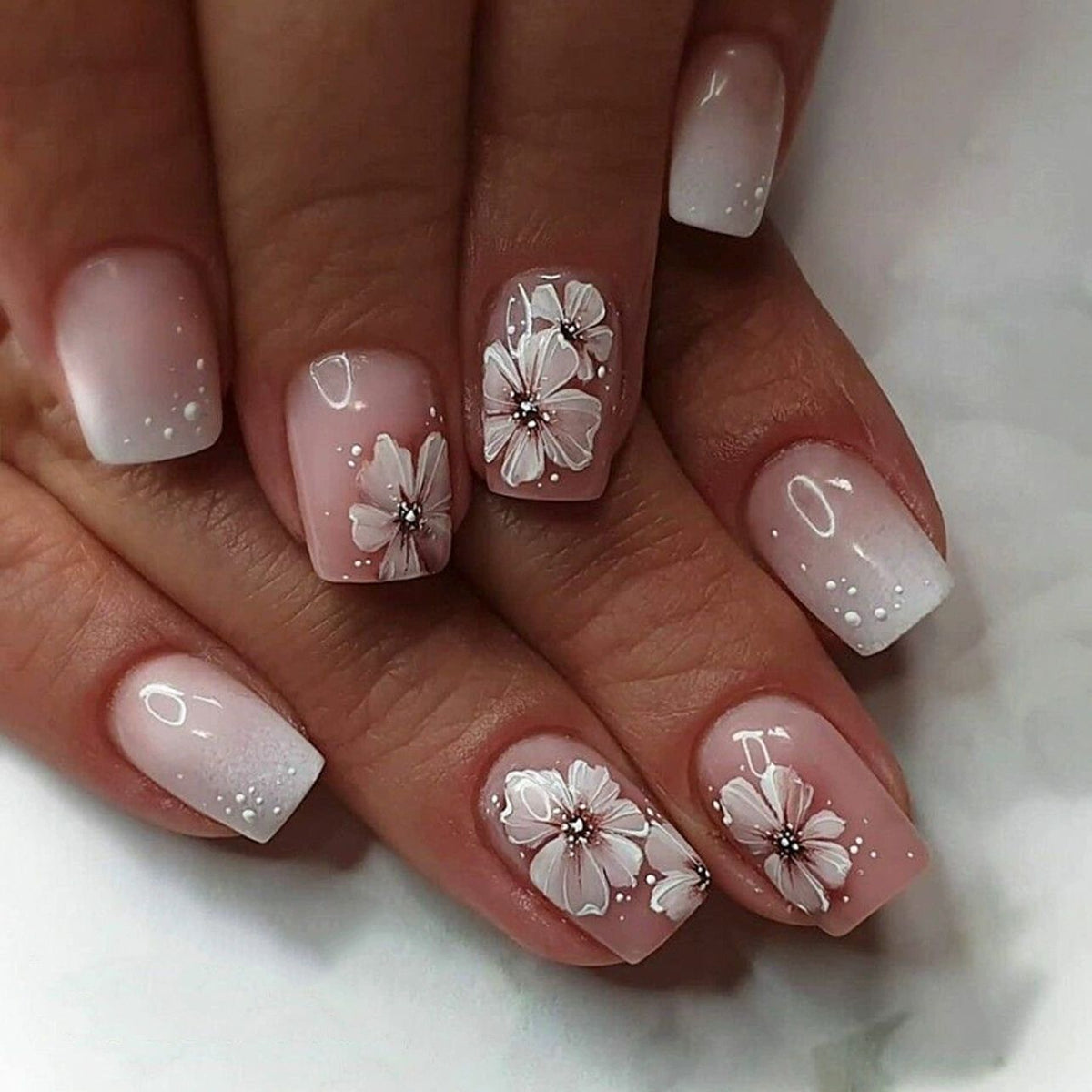 Elegantes Florales Nagelkunstset Brehn
