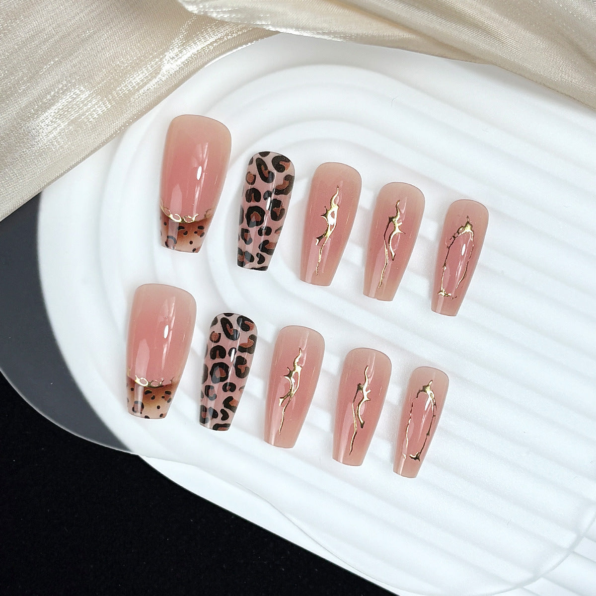 Künstlerische Press-On-Nagelspitzen Brehn