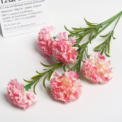 Realistischer Floralnelkenstrauß