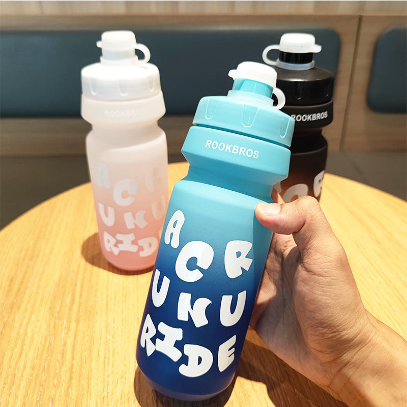 Damen Sportliche Trinkflasche mit flexibler Auslaufschutz-Technologie Brehn