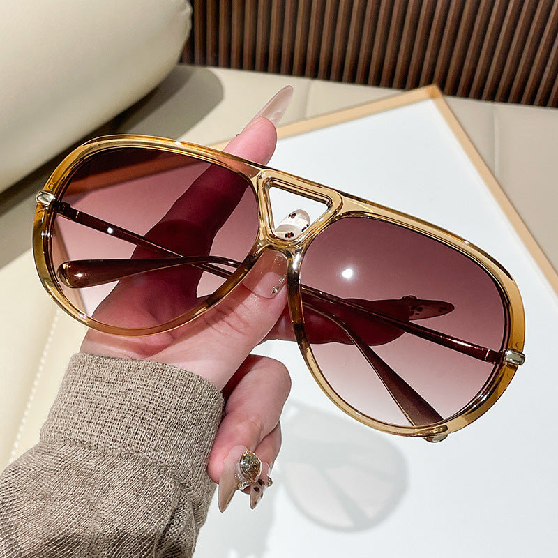 Damen Sonnenbrille im extravagantem Design mit markanten Gläsern Brehn