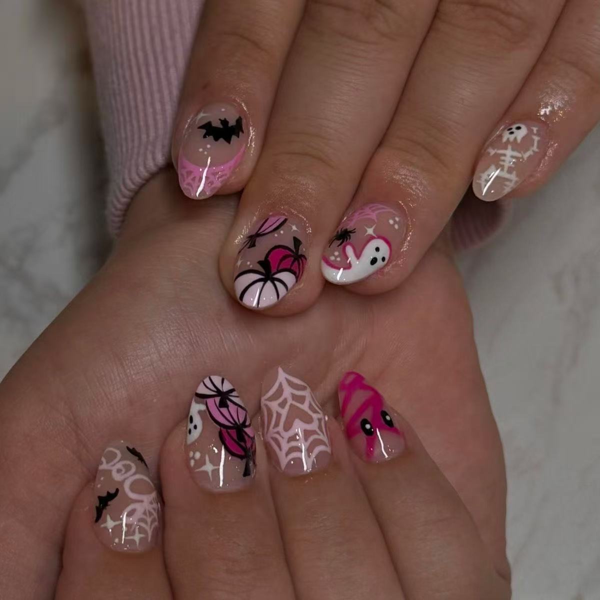 Verspielte Halloween-Themen Nagelkunst