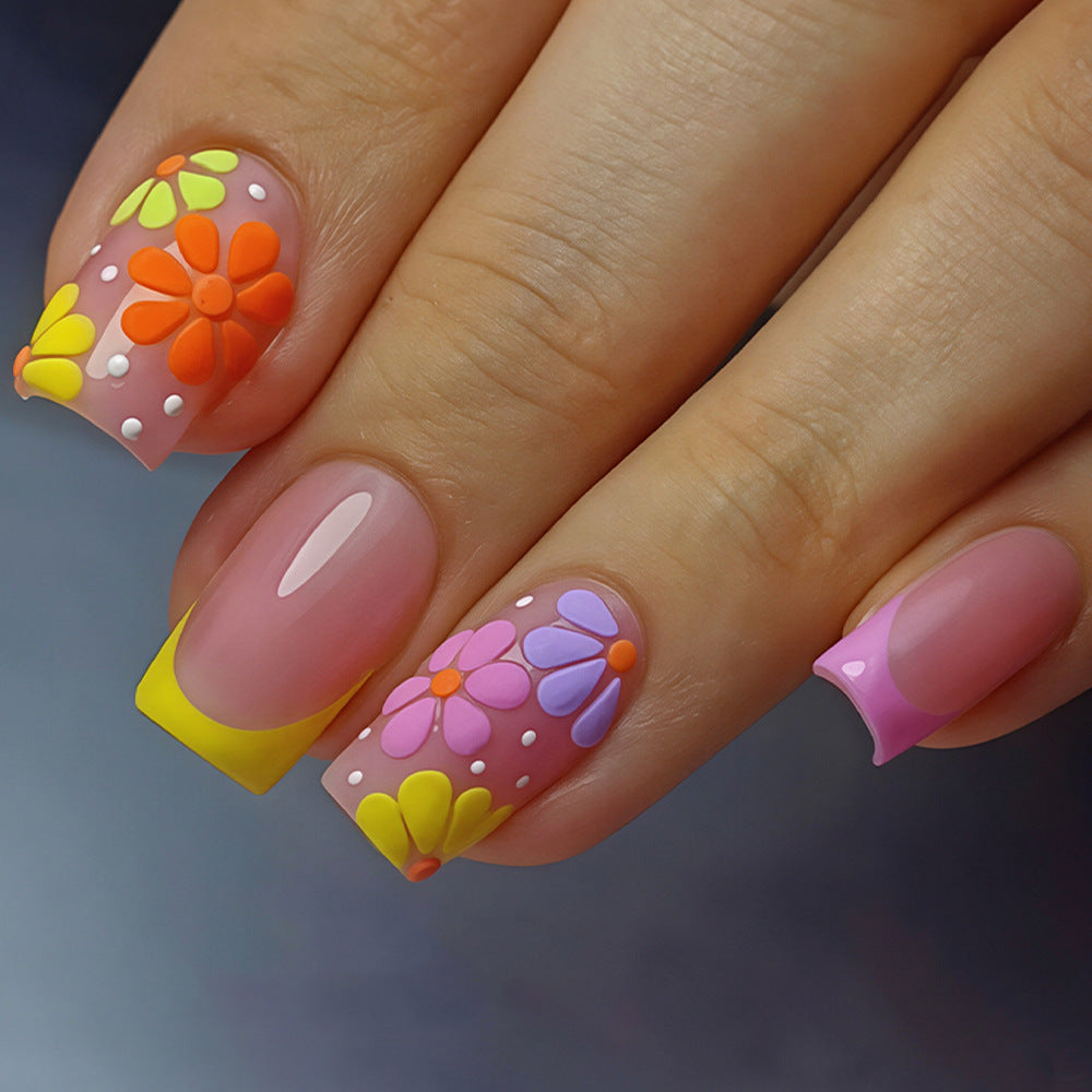 Dekoratives florales Nagelkunstdesign Brehn