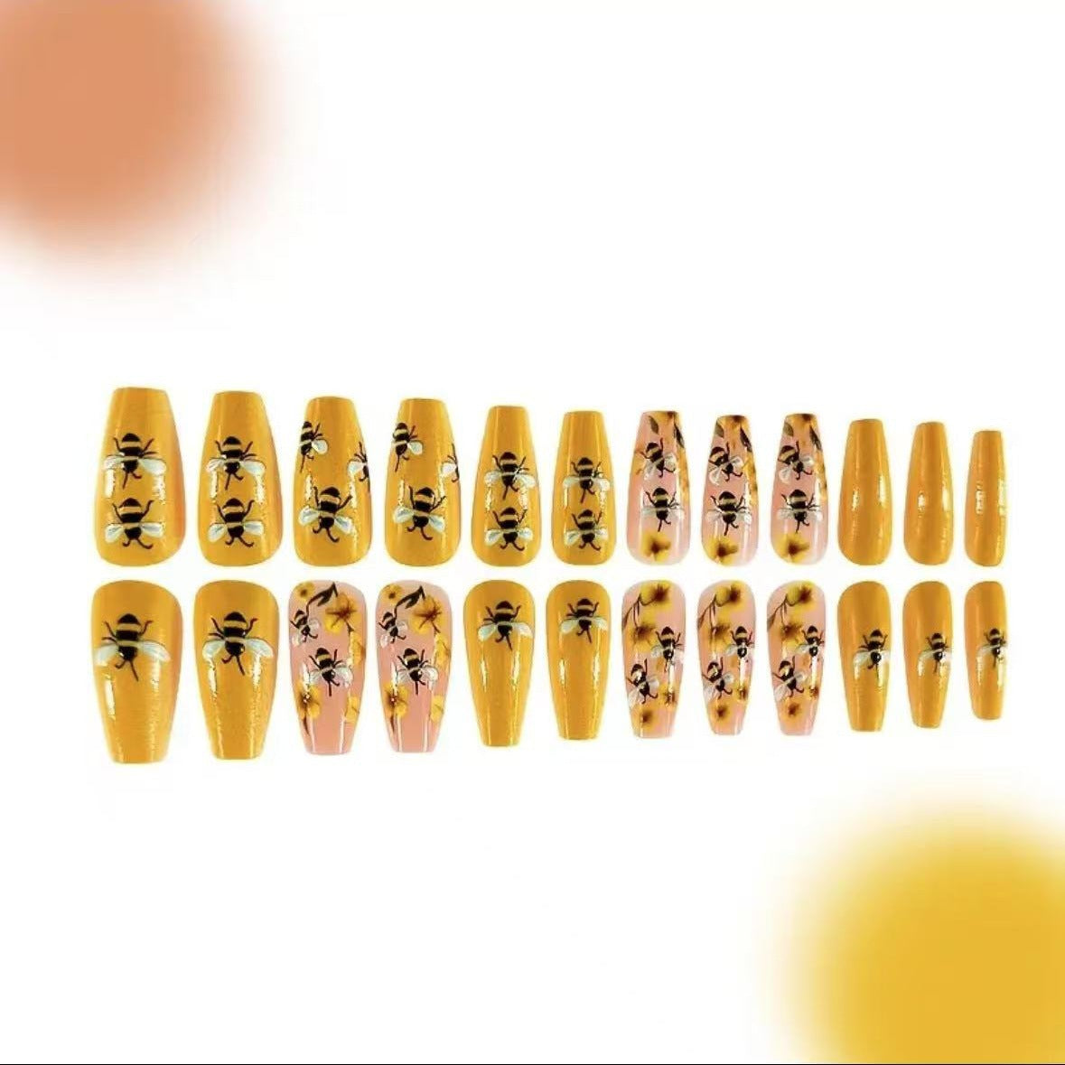 Kunstnagelset mit kreativen Bienen- und Blumendesigns Brehn