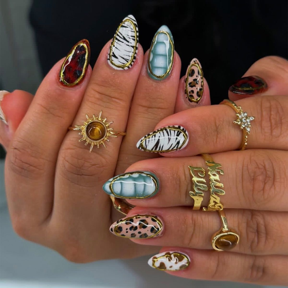 Künstlerisches Gel Press-On Nageldesign
