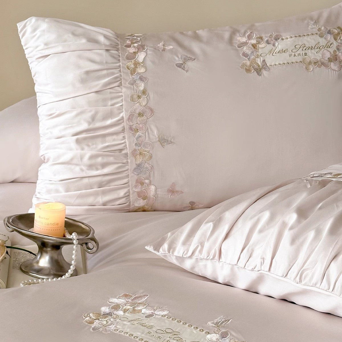 Bestickte Satin-Feel Rüschende Bettbezug Set mit Dekorativen Kissenbezügen