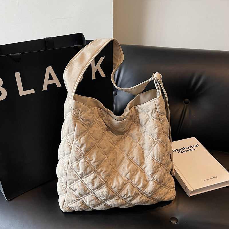 Gestepptes Weiches Stoff Schultertasche Brehn