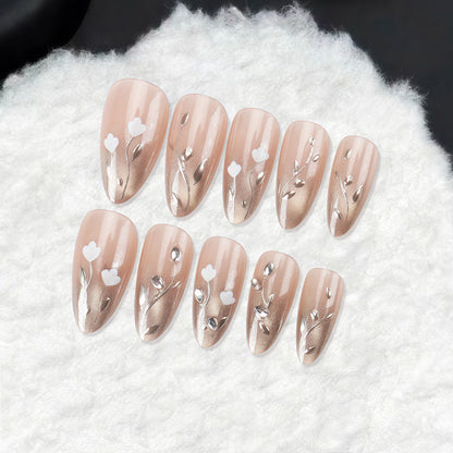 Elegante Stiletto Press-On Nagelkunstset mit Blumenakzenten Brehn