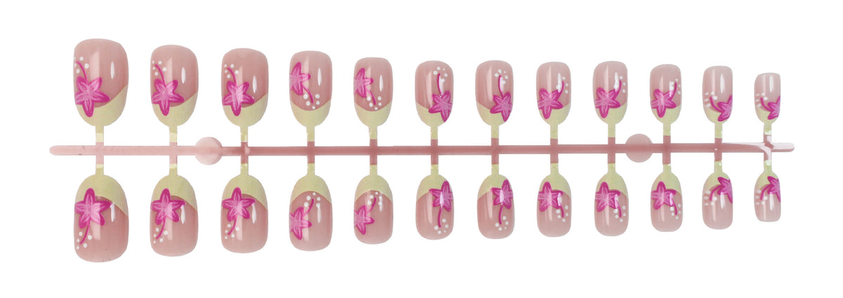 Kunstnagelset mit floralem Stil und eleganten Spitzen Brehn