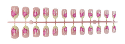 Kunstnagelset mit floralem Stil und eleganten Spitzen Brehn