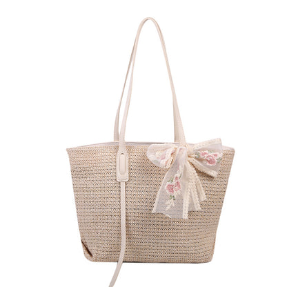 Elegante gewebte Strohtasche mit dekorativem Bogen