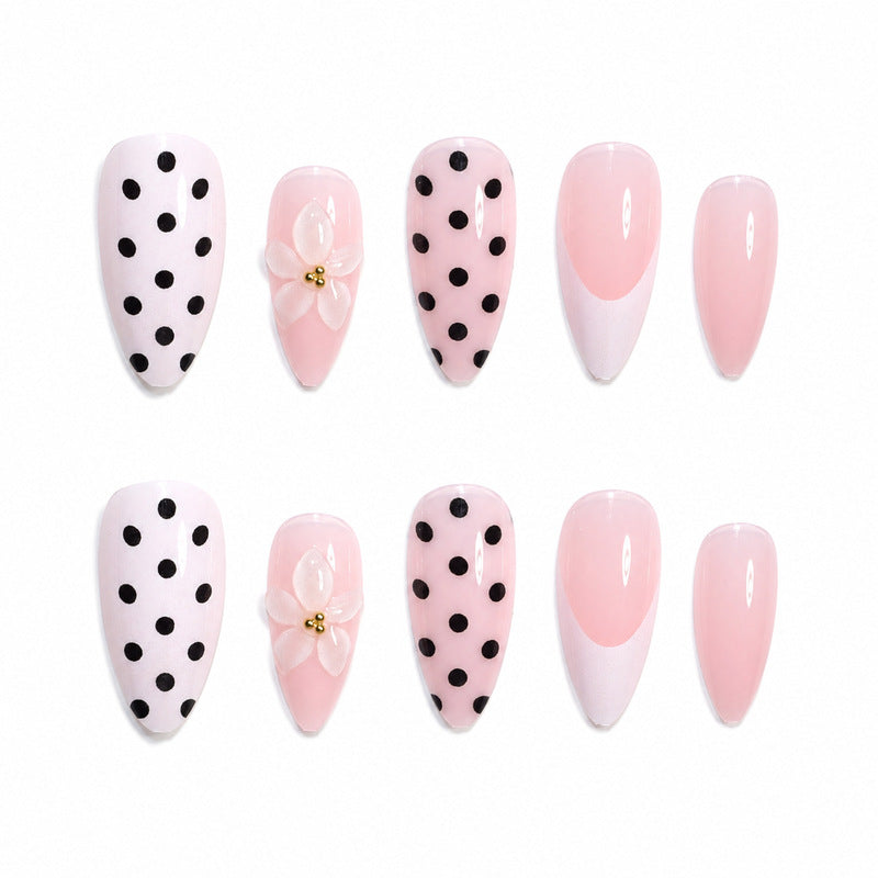 Premium Nageldesign mit Punkten und Blüten Brehn