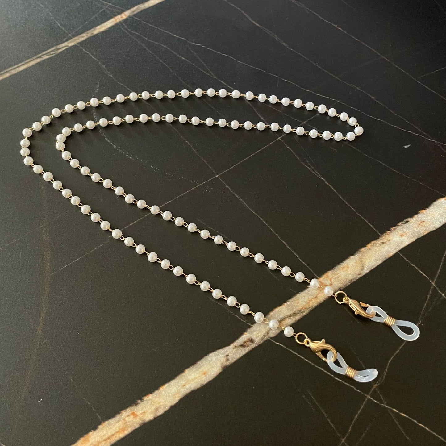 Elegante Perlennackenband Brehn