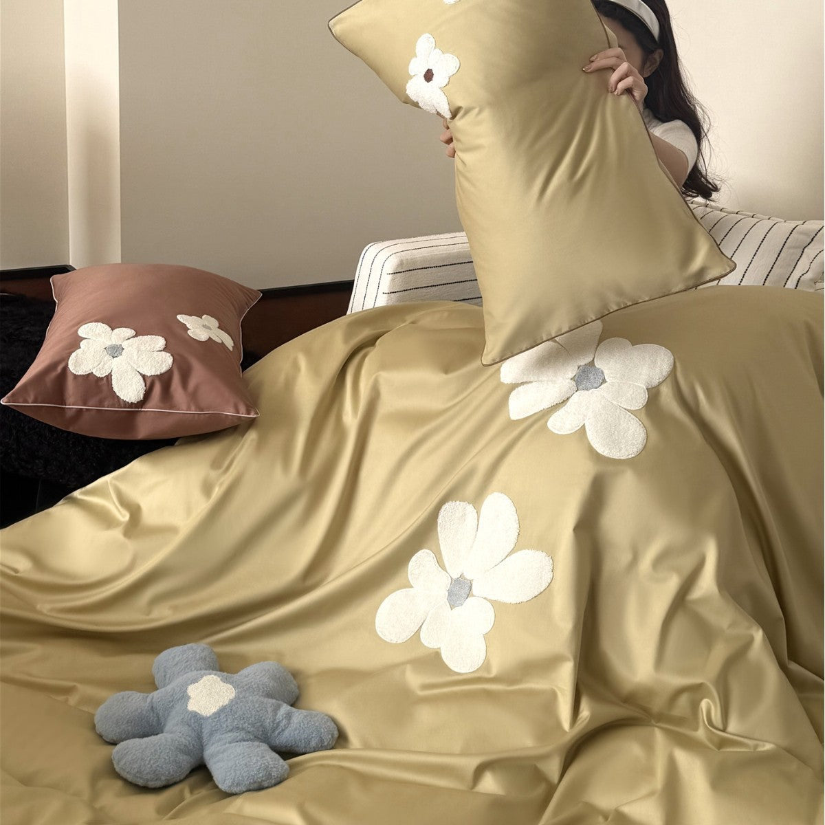 Floral Appliqué Satin-Feel Bettbezug Set mit Chenille Blumenakzenten