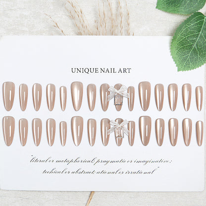 Elegante Kunstnagelspitzen mit glänzendem Finish Brehn