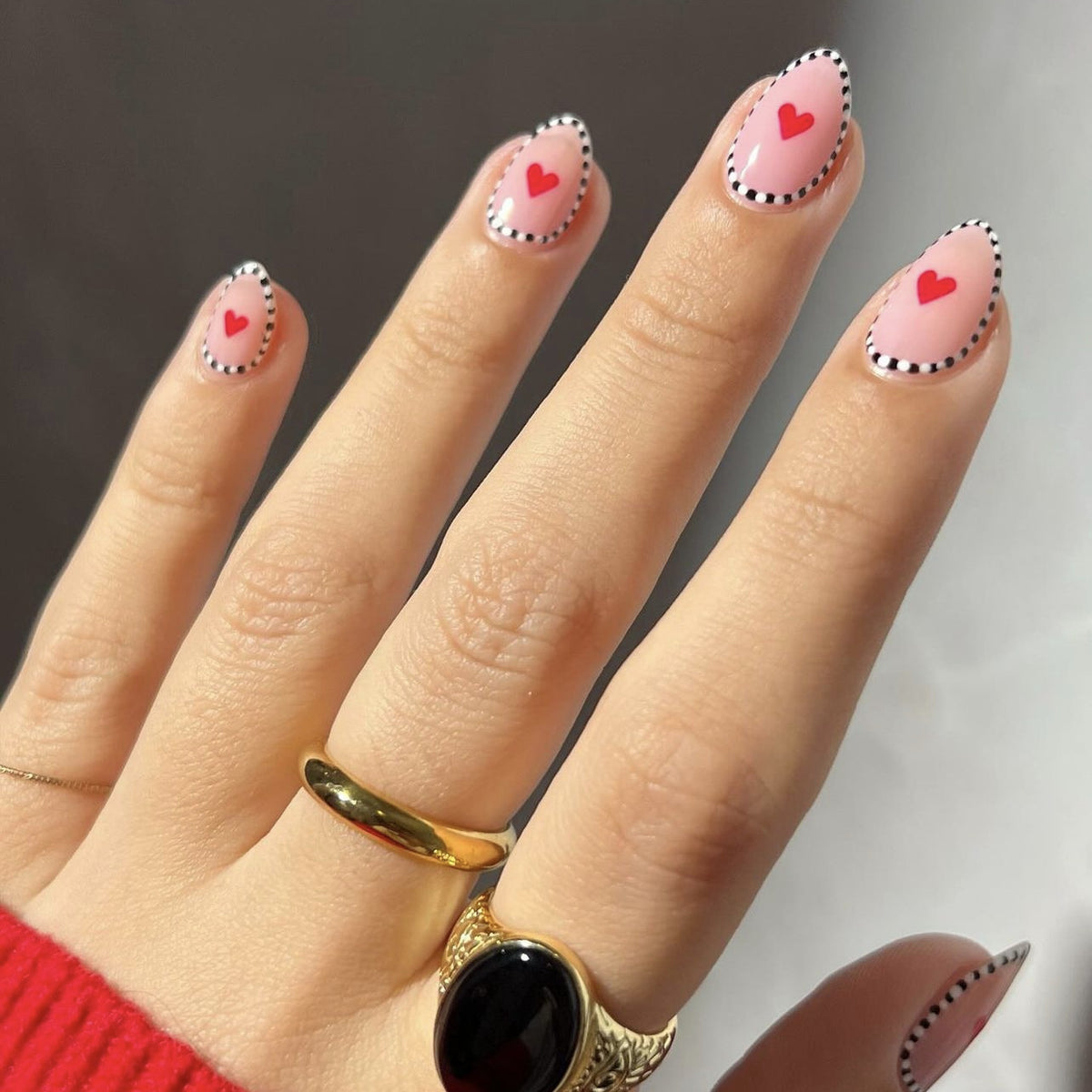 Kunstvolle Nagelkunst im romantischen Herzen-Design Brehn