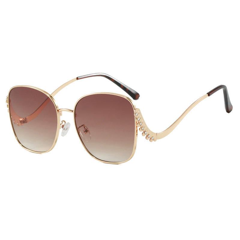 Damen auffällige Sonnenbrille mit funkelnden Applikationen Brehn